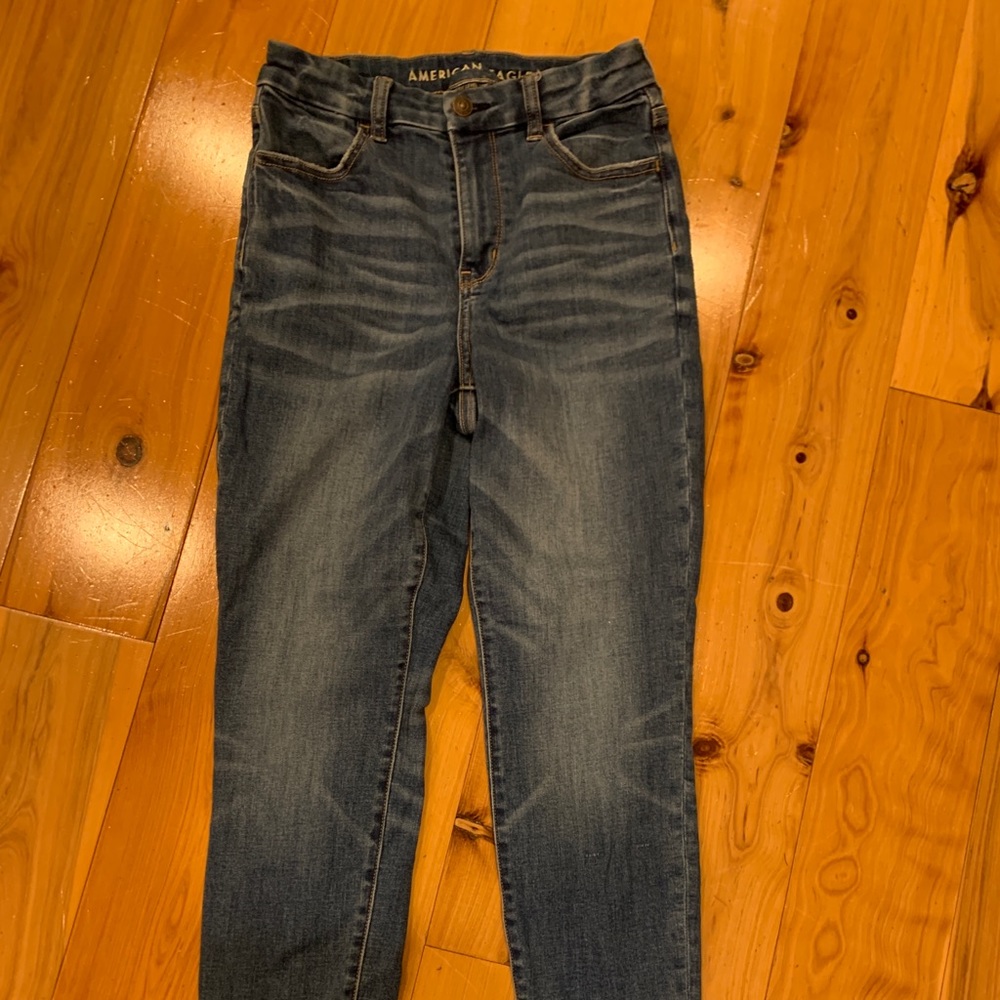 Comfortable American Eagle Junior Jeans for girls. Barely worn